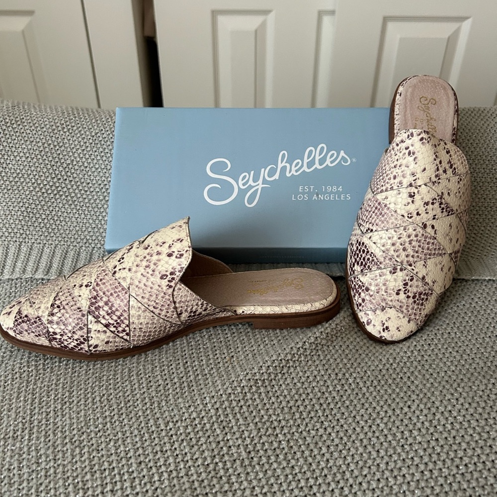 Snake skin mules perfect condition. Burgundy and cream.
